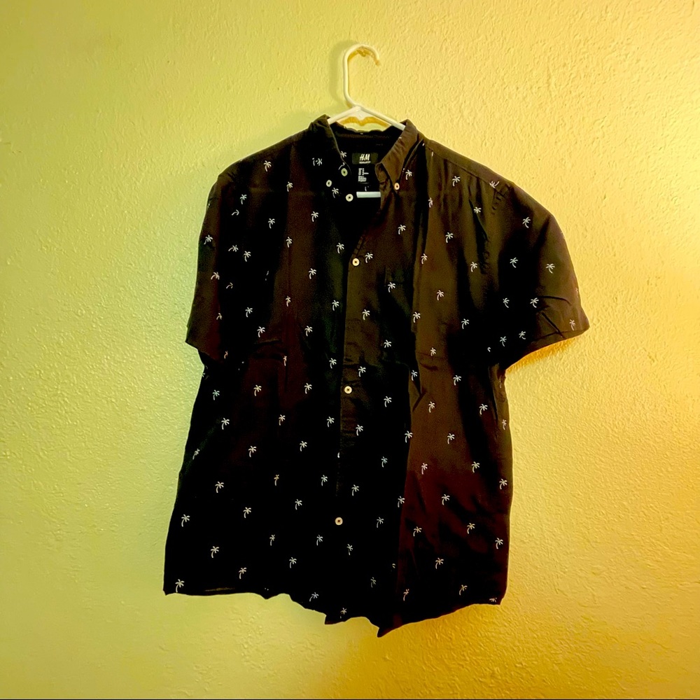 HM short sleeve shirt size medium